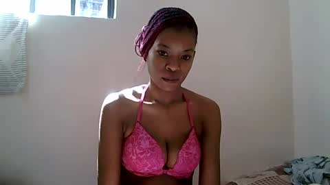 faizah_ online show from July 14, 11:15 am