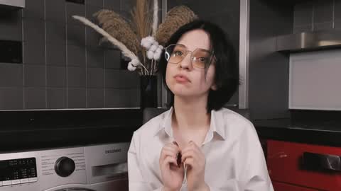 Mia online show from December 22, 3:11 pm