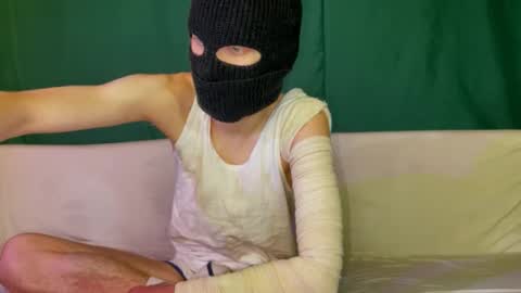 Snapshot of fantasydanny chatting on October 20, 9:03 am HappyCake online show from October 20, 9:03 am