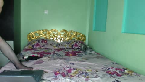 farfalina online show from April 1, 4:46 am