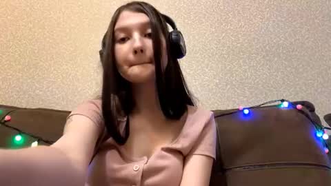 Aurora 18yo online show from December 16, 8:42 am