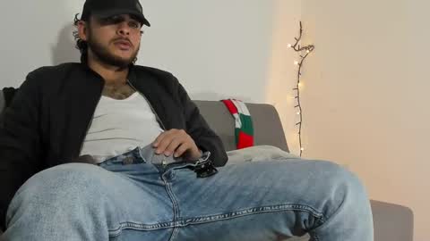 favid95 online show from January 13, 12:30 am