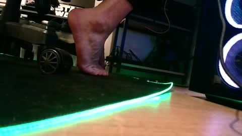 feetishman91 online show from April 2, 1:24 am