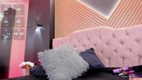 felina online show from April 15, 8:20 pm