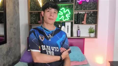 Snapshot of felipe_boy_18 chatting on September 18, 10:47 pm felipe_boy_18 online show from September 18, 10:47 pm