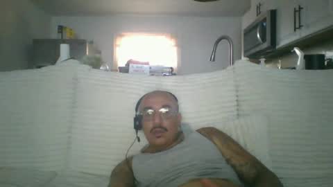 felixrlarios25 online show from June 16, 3:49 pm