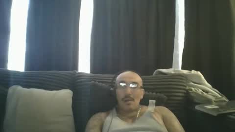 felixrlarios25 online show from May 8, 6:35 pm