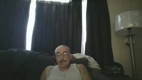 felixrlarios25 online show from May 12, 6:39 pm