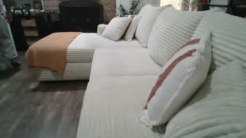 felixrlarios25 online show from July 28, 5:05 am