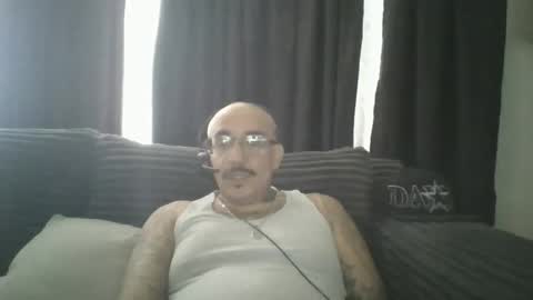 felixrlarios25 online show from May 1, 9:20 pm