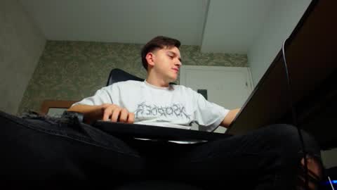 Snapshot of felixstark chatting on October 21, 4:28 am FelixStark online show from October 21, 4:28 am