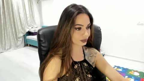 Snapshot of fetishcatalea chatting on October 1, 7:35 pm Catalea DM online show from October 1, 7:35 pm