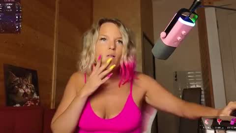 Lady online show from August 8, 3:55 pm