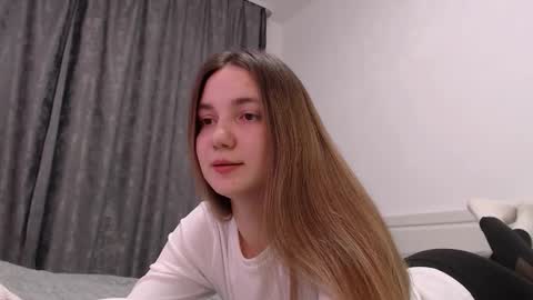 fireflies_fly_ online show from November 26, 7:21 pm