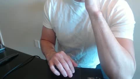 fithubby80 online show from November 5, 3:25 pm