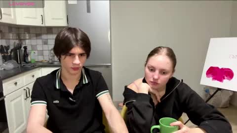 flowerscouple online show from March 6, 10:20 pm