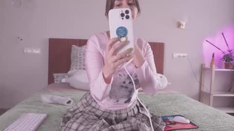 Snapshot of fluffy_hat chatting on February 9, 10:09 am Fluffy and Krut online show from February 9, 10:09 am