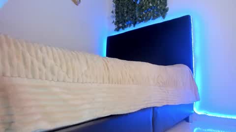 lia online show from December 2, 10:08 pm