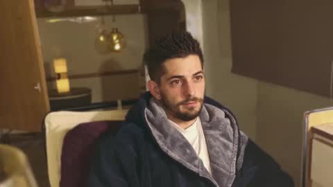 independent model online show from December 14, 5:30 pm