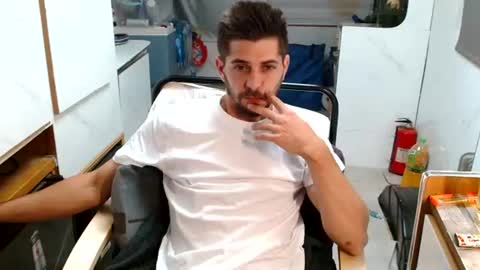 independent model online show from June 15, 6:33 pm