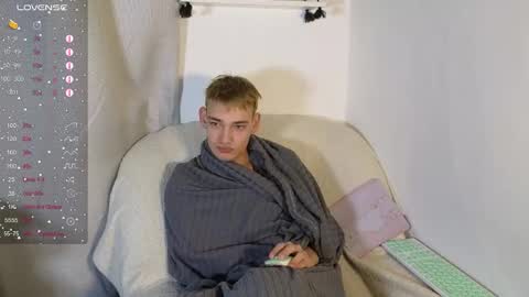 forever_eren online show from January 17, 8:06 pm