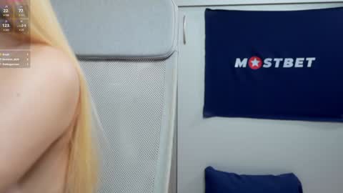 Snapshot of foxeslovefoxes chatting on December 24, 3:58 pm CUSTOM PHOTOS AND VIDEOS -  online show from December 24, 3:58 pm