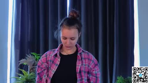 Lily online show from November 4, 6:59 am