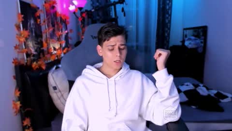 Foxicfu online show from September 29, 6:29 pm