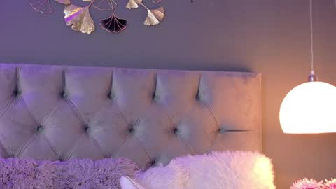 Foxie  online show from April 4, 7:54 pm