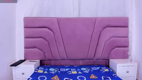 foxyhillx online show from July 6, 11:50 pm