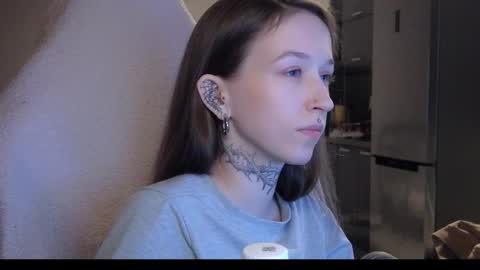 fran_bow online show from January 15, 12:30 am