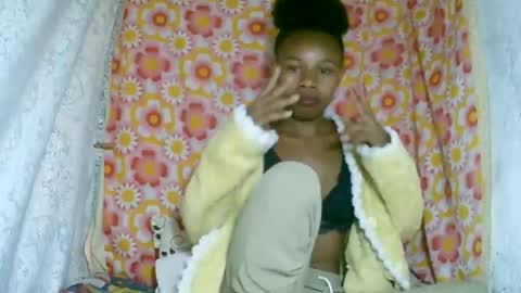 Snapshot of franciefrancie chatting on October 18, 7:12 am francilla online show from October 18, 7:12 am