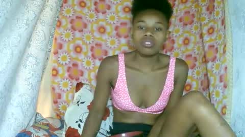 Snapshot of franciefrancie chatting on October 19, 7:13 am francilla online show from October 19, 7:13 am