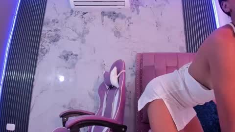 Laura online show from November 29, 8:49 pm