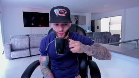 Snapshot of frankfarrellx chatting on February 15, 4:34 pm Frank Farrell. Hey remember to give me a thumbs up Ty online show from February 15, 4:34 pm