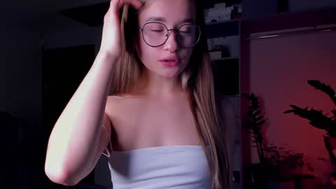 Snapshot of frannpalmer chatting on December 5, 4:50 pm Frann online show from December 5, 4:50 pm