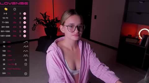 Snapshot of frannpalmer chatting on October 9, 5:18 pm Frann online show from October 9, 5:18 pm