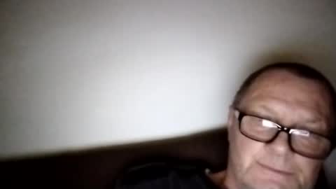 Snapshot of frauenfeind1 chatting on October 17, 12:42 pm Wolfi online show from October 17, 12:42 pm
