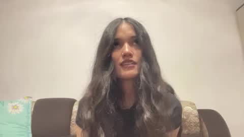 Mia online show from June 2, 5:15 pm