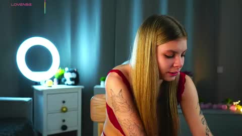 Hey im Olivia im glat to see you in mu room3 online show from April 18, 7:07 pm