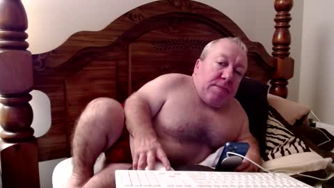 Snapshot of freemysoul4748 chatting on October 8, 6:52 am Cute Lil Man online show from October 8, 6:52 am