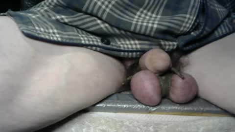 I am a total slave slut. I would like to have multiple owners to use me every day. online show from December 11, 5:00 am