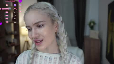 Freya online show from March 15, 7:39 pm