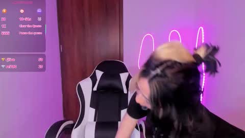 frida_lassi_ online show from December 2, 11:25 pm