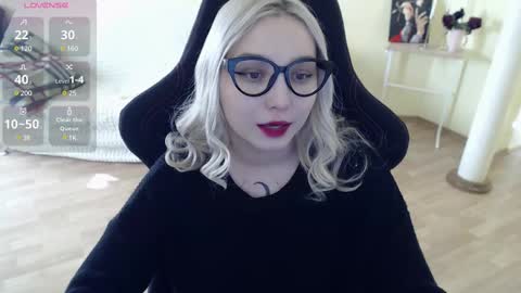 Snapshot of fromsun_forsoul chatting on February 11, 11:20 am Lilith online show from February 11, 11:20 am