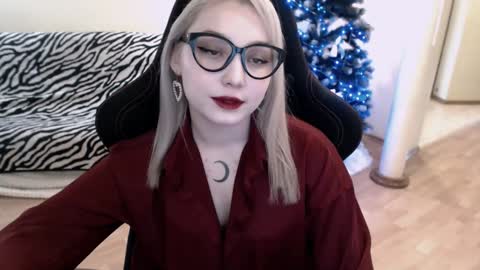 Snapshot of fromsun_forsoul chatting on December 28, 6:28 am Lilith online show from December 28, 6:28 am