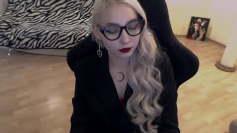 Snapshot of fromsun_forsoul chatting on September 17, 11:46 am Lilith online show from September 17, 11:46 am