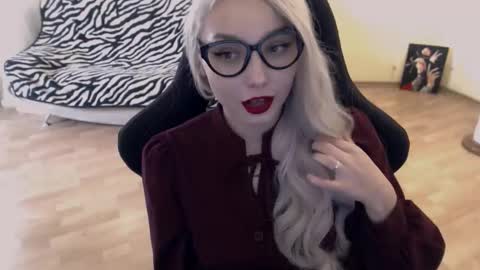 Snapshot of fromsun_forsoul chatting on September 16, 11:45 am Lilith online show from September 16, 11:45 am