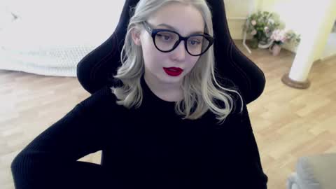 Snapshot of fromsun_forsoul chatting on March 10, 11:55 am Lilith online show from March 10, 11:55 am