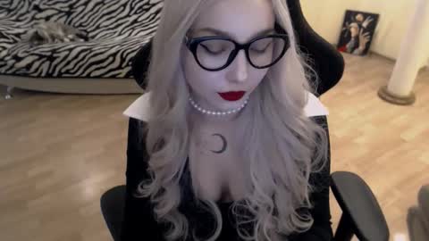 Snapshot of fromsun_forsoul chatting on September 12, 12:29 pm Lilith online show from September 12, 12:29 pm